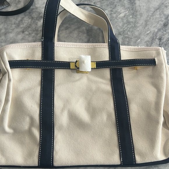 Boatkin canvas bad. Cream with Navy. Unfinished look is intentional.brand new - Picture 4 of 8